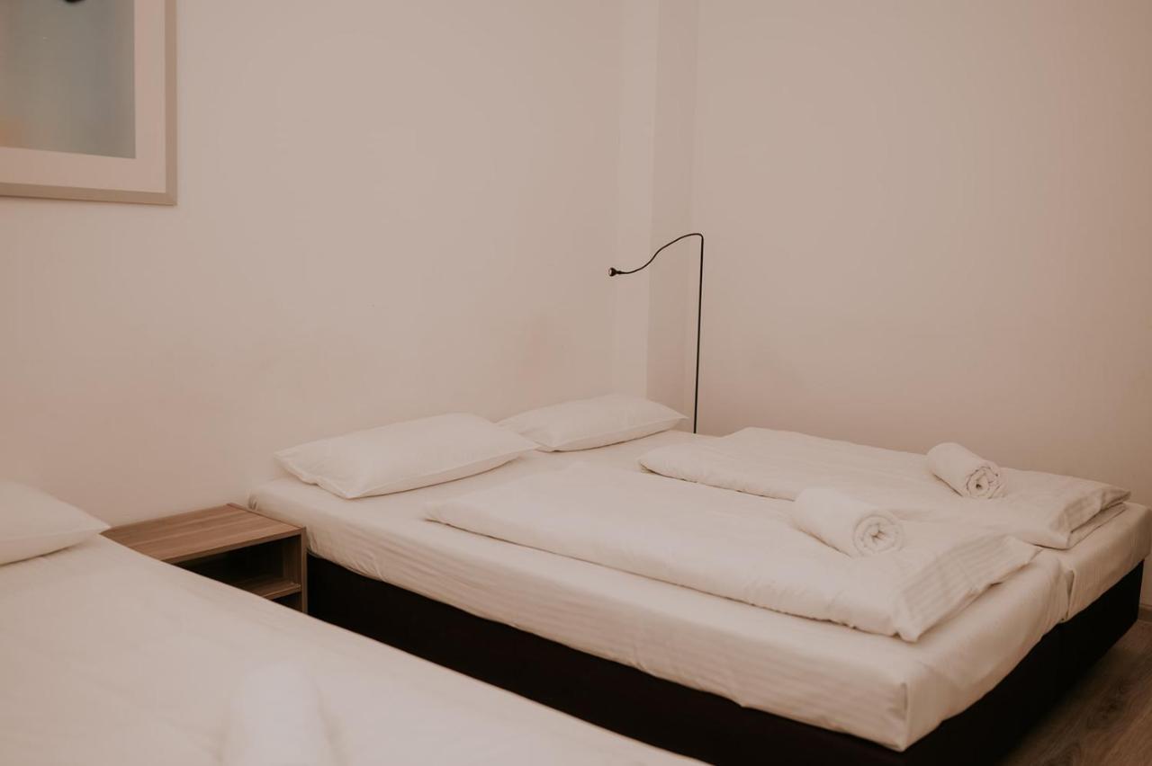 Hotel Garden Oleśnica エクステリア 写真