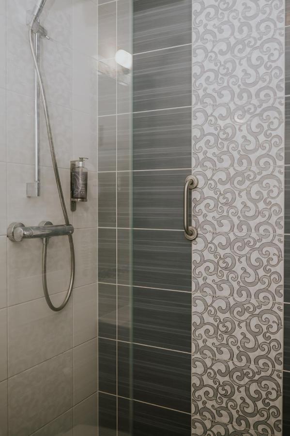 Hotel Garden Oleśnica エクステリア 写真