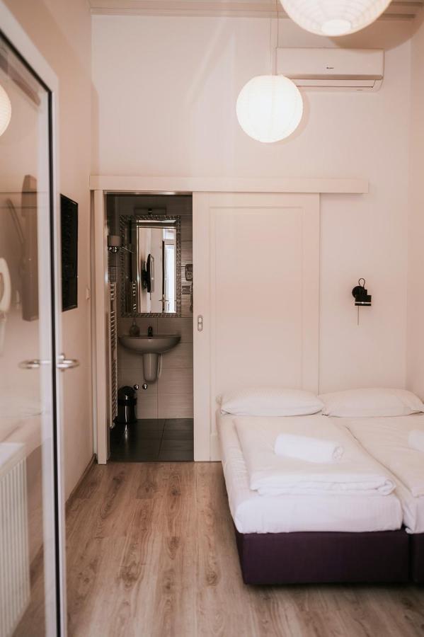 Hotel Garden Oleśnica エクステリア 写真