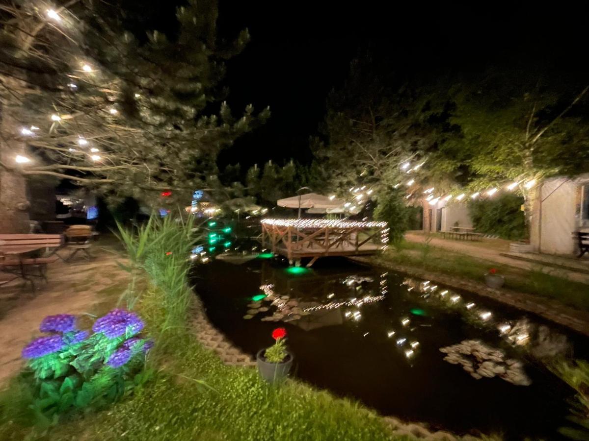 Hotel Garden Oleśnica エクステリア 写真