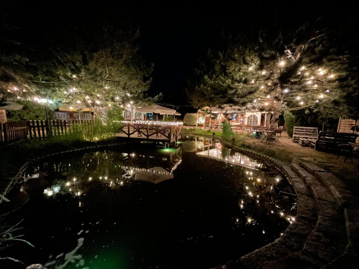 Hotel Garden Oleśnica エクステリア 写真