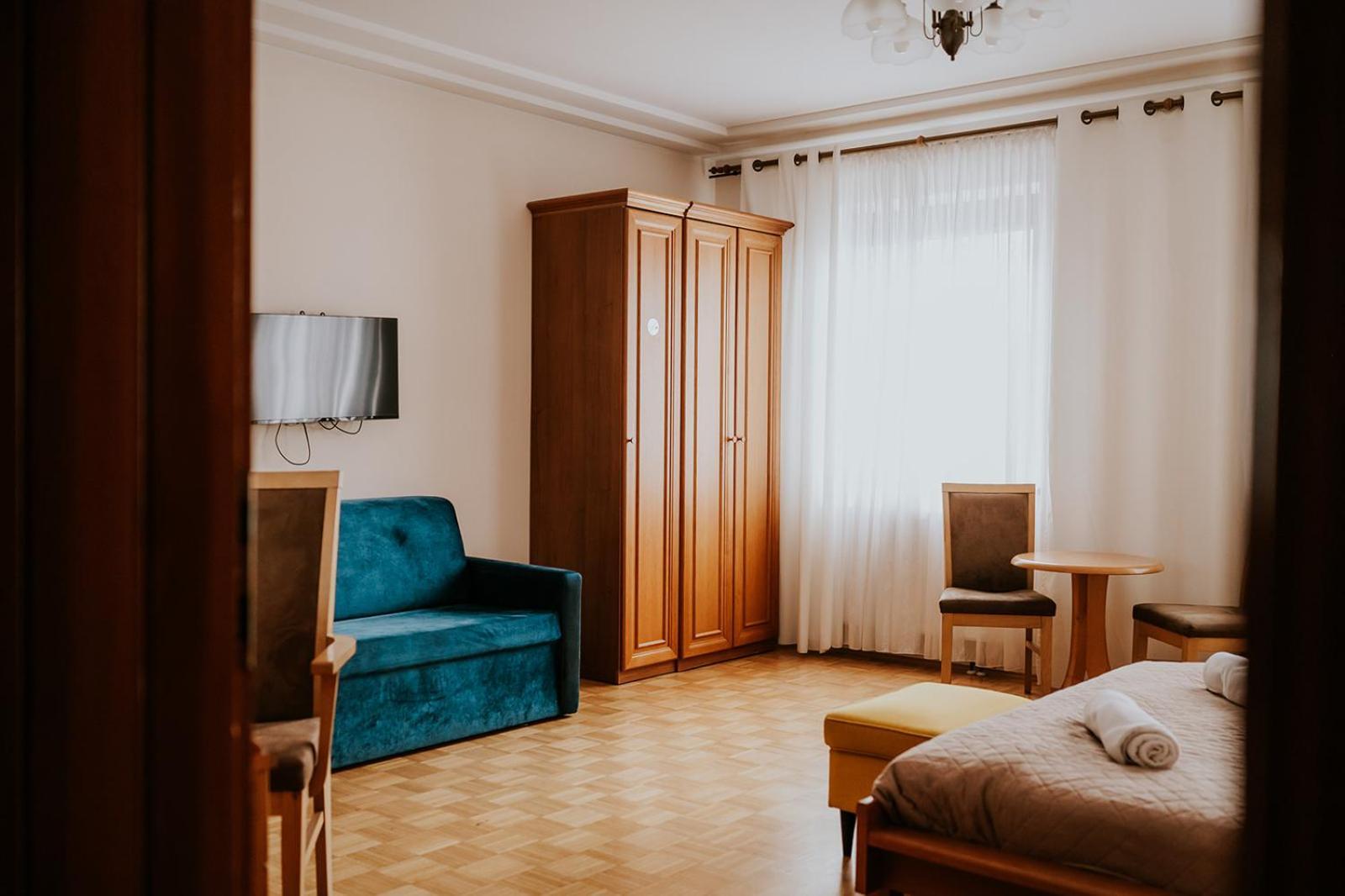 Hotel Garden Oleśnica エクステリア 写真