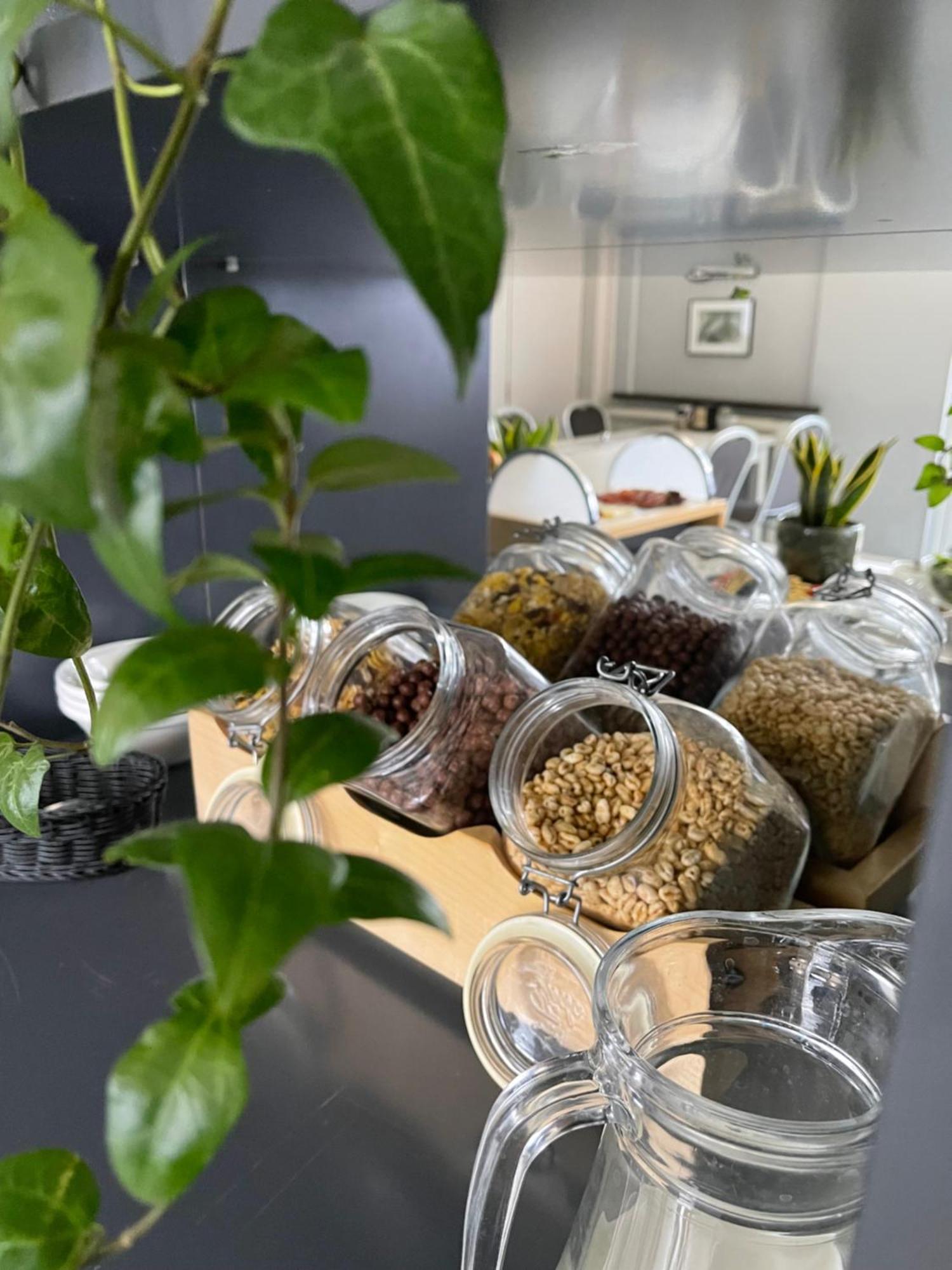 Hotel Garden Oleśnica エクステリア 写真