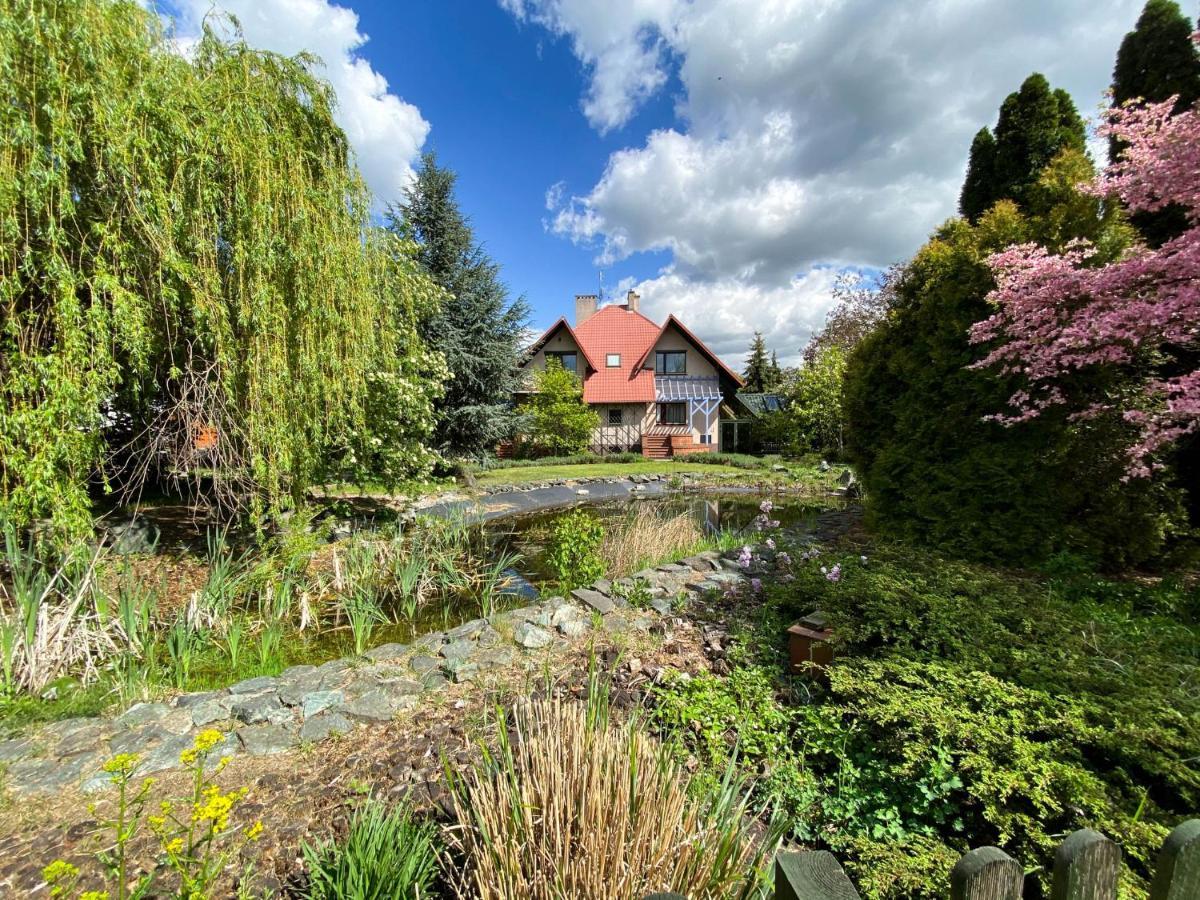 Hotel Garden Oleśnica エクステリア 写真