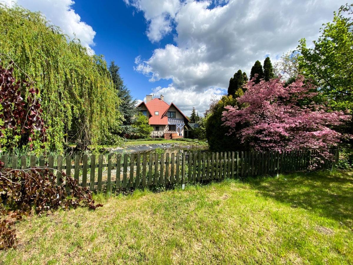 Hotel Garden Oleśnica エクステリア 写真