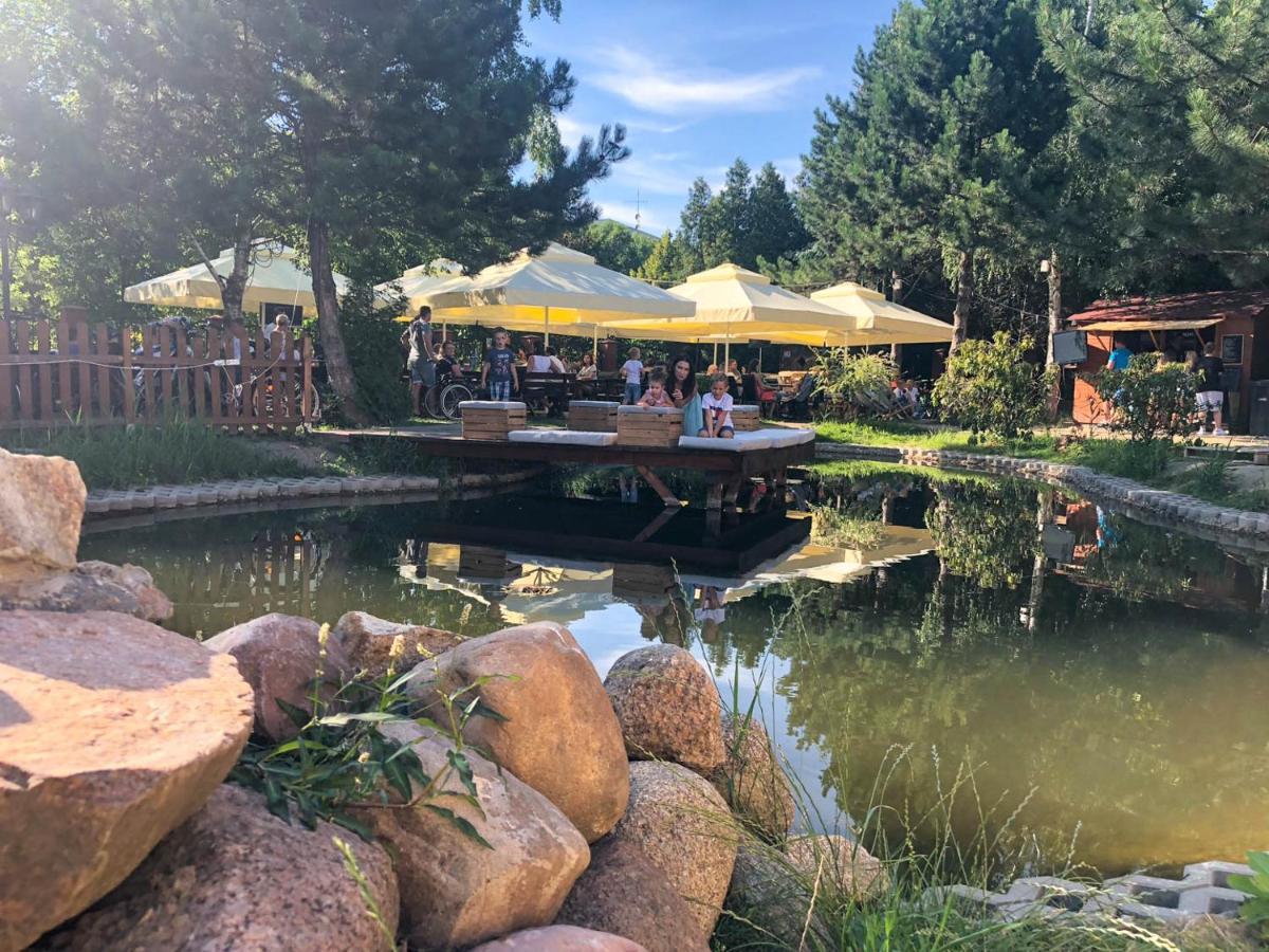 Hotel Garden Oleśnica エクステリア 写真